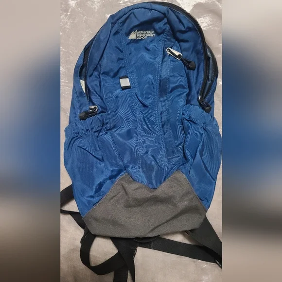 Blue, MEC backpack - Picture 1 of 4